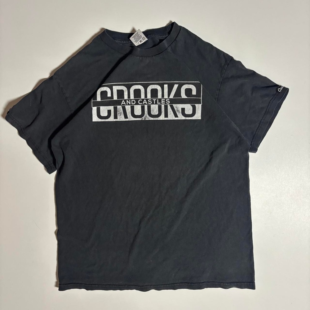 Black Crooks & Castles Graphic T-Shirt - M